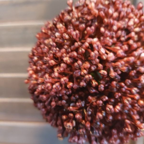 Rode sierui kunstbloem met een bloem van 10 cm doorsnede van het merk Countryfield.