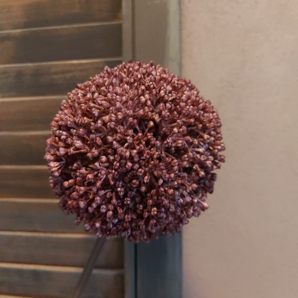 Paarse sierui kunstbloem met een bloem van 10 cm doorsnede van het merk Countryfield.