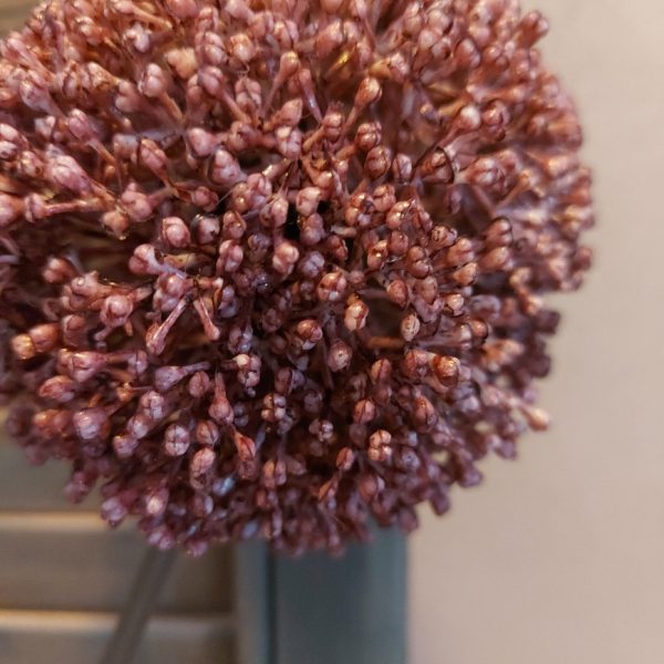 Paarse sierui kunstbloem met een bloem van 10 cm doorsnede van het merk Countryfield.