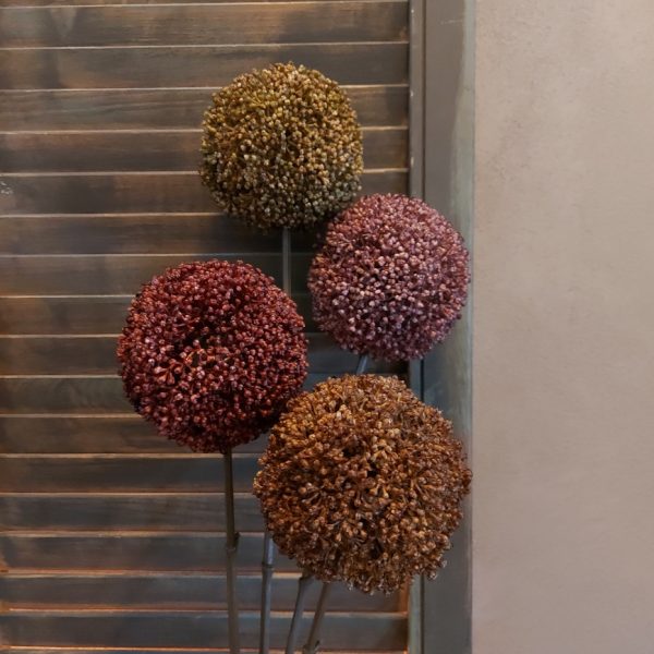 Rode sierui kunstbloem met een bloem van 10 cm doorsnede van het merk Countryfield.