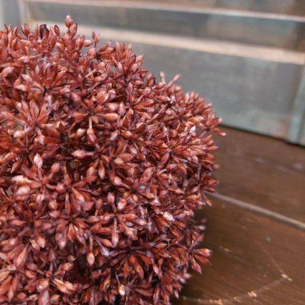 Leverkruid kunstbloem met een rode bloem, van het merk Countryfield.