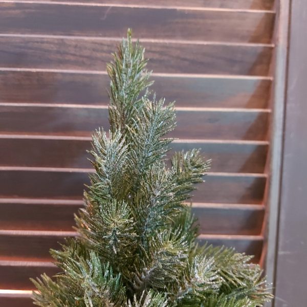 Kunstkerstboompje in een jute zak, van het merk Countryfield.