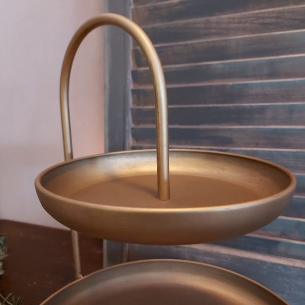 Etagère van metaal in een mat gouden kleur, van het merk Countryfield.