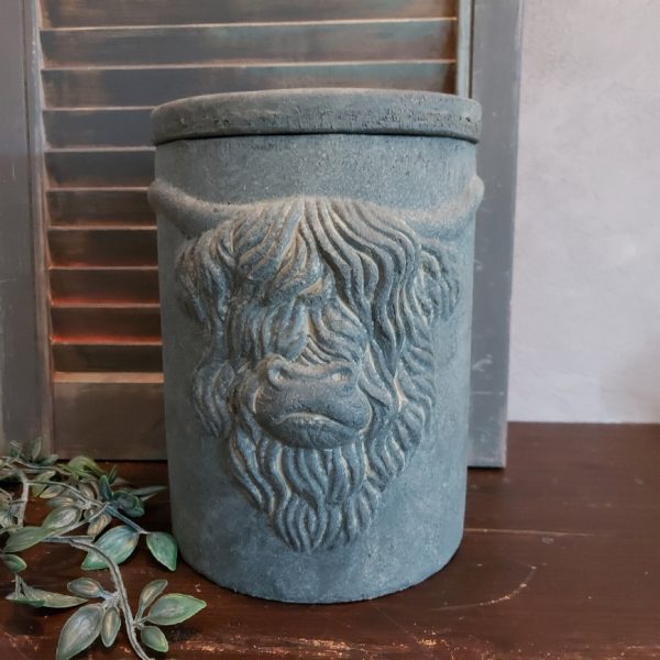 Pot van aardewerk met deksel in een warm bruine kleur. Van het merk Brynxz uit de serie Majestic Vintage.
