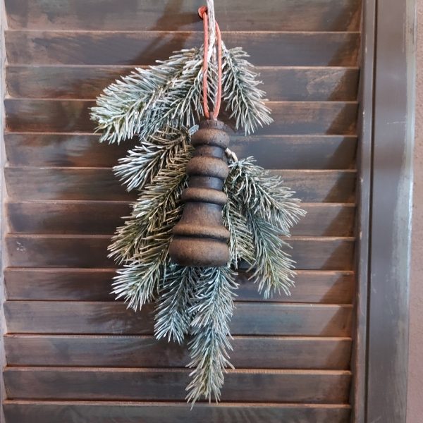 Hangend ornament van aardewerk in een warm bruine kleur, van het merk Brynxz uit de serie Majestic Brown.