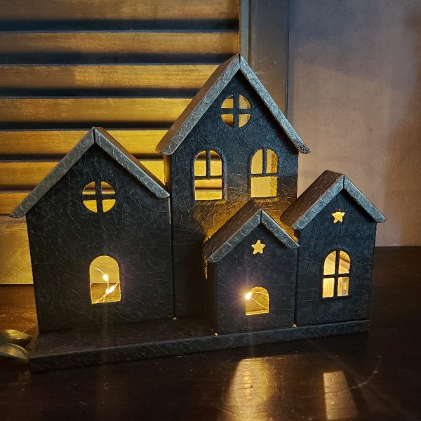 Huisjes van metaal waar een kaarsje in kan branden, van het merk Mansion Atmosphere.