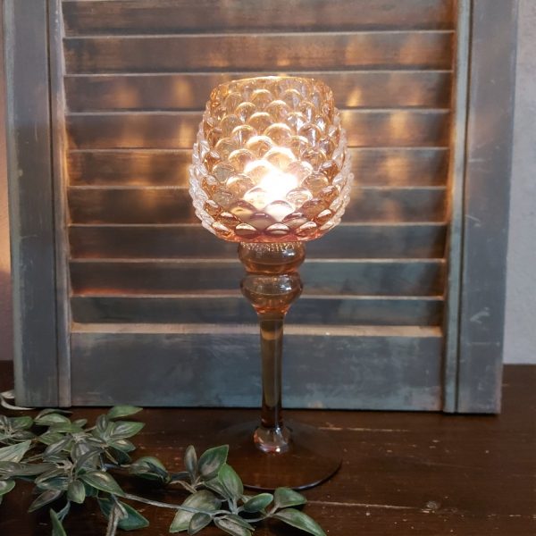 Sfeerlicht van glas in het model van een dennenappel, van het merk Mansion Atmosphere.