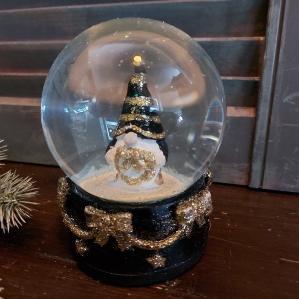 Schudbol van glas met daarin sneeuw en een Gnome, van het merk Mansion Atmosphere.