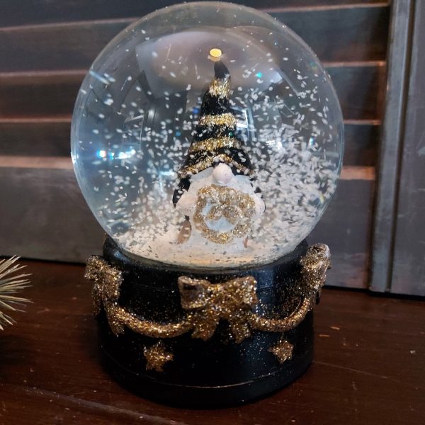 Schudbol van glas met daarin sneeuw en een Gnome, van het merk Mansion Atmosphere.