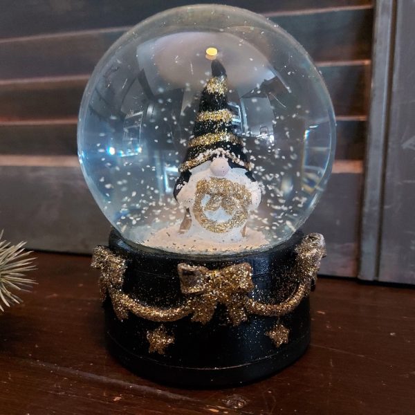 Schudbol van glas met daarin sneeuw en een Gnome, van het merk Mansion Atmosphere.