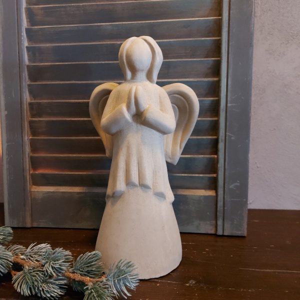 Engel van aardewerk in een zachte taupe kleur, van het merk Brynxz uit de serie Majestic Taupe.