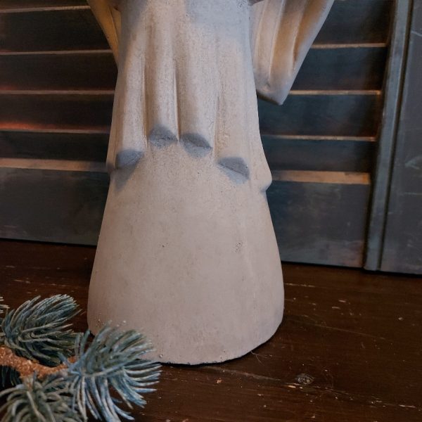 Engel van aardewerk in een zachte taupe kleur, van het merk Brynxz uit de serie Majestic Taupe.