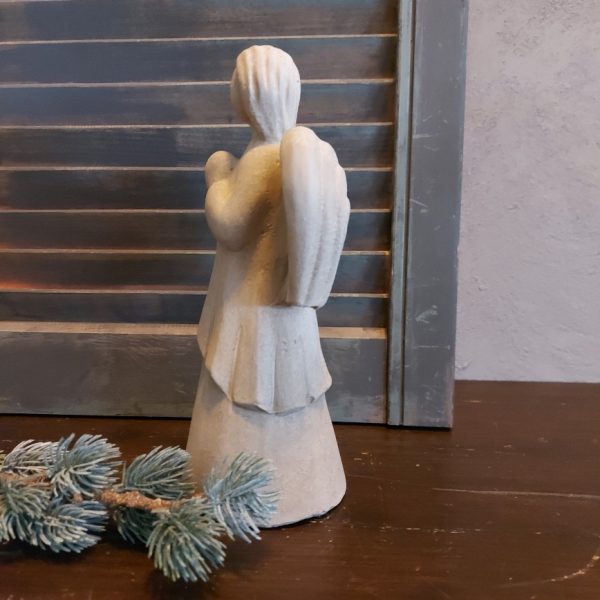 Engel van aardewerk in een zachte taupe kleur, van het merk Brynxz uit de serie Majestic Taupe.