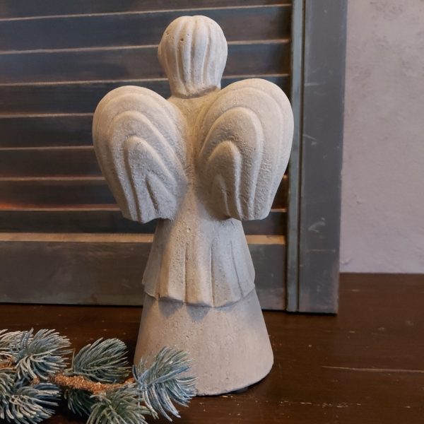 Engel van aardewerk in een zachte taupe kleur, van het merk Brynxz uit de serie Majestic Taupe.