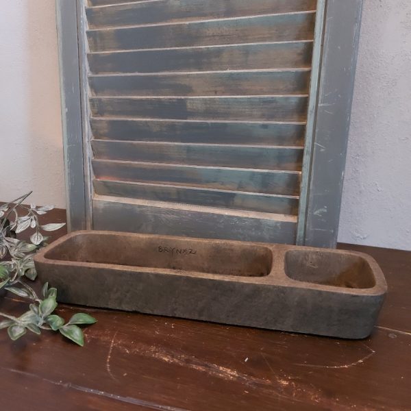 Langwerpige schaal met twee vakken van aardewerk, in een warm bruine kleur. Van het merk Brynxz uit de serie Majestic Brown.