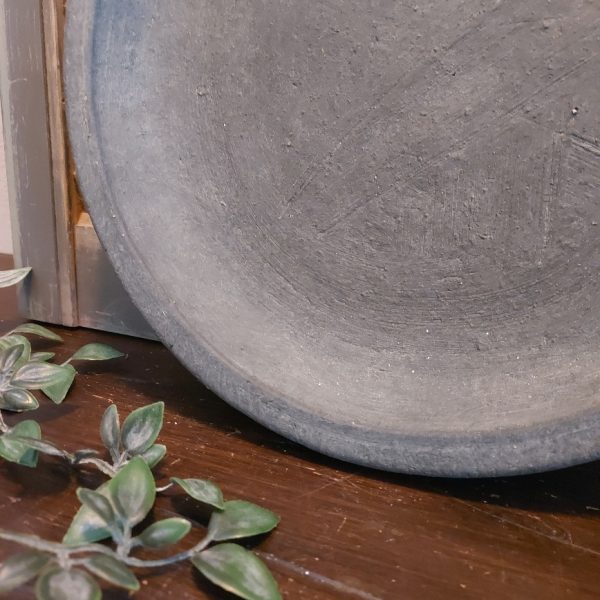 Schaal van aardewerk in een stoere beton kleur, van het merk Brynxz uit de serie Majestic Vintage.