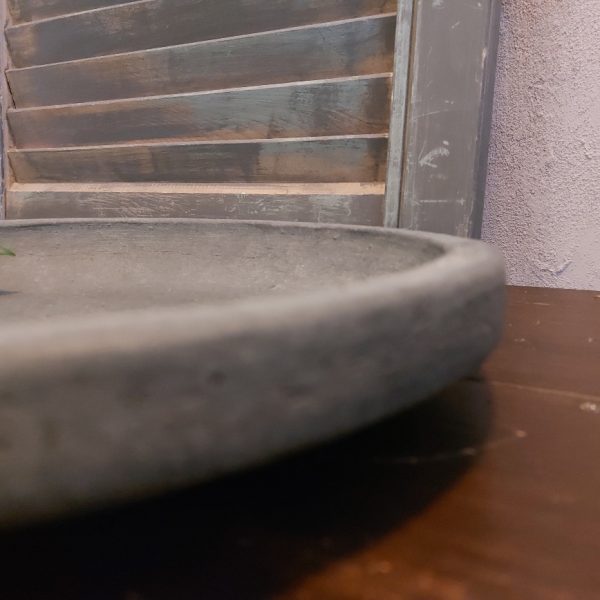 Schaal van aardewerk in een stoere beton kleur, van het merk Brynxz uit de serie Majestic Vintage.