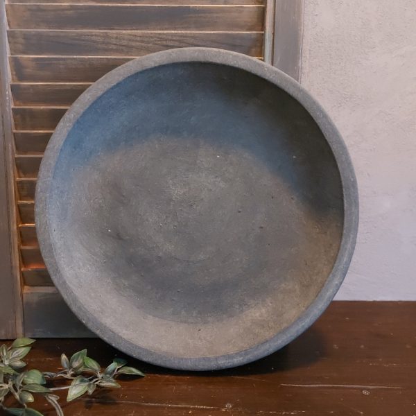 Schaal van aardewerk in een stoere beton kleur, van het merk Brynxz uit de serie Majestic Vintage.