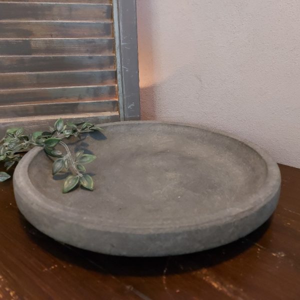 Schaal van aardewerk in een stoere beton kleur, van het merk Brynxz uit de serie Majestic Vintage.