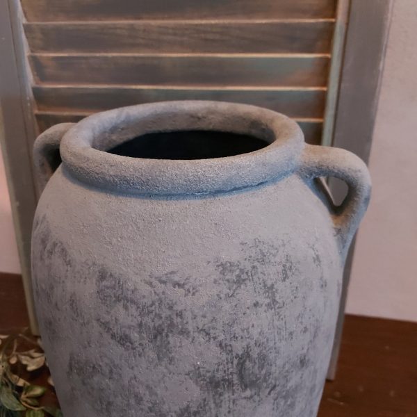 Kruik van aardewerk in een matte donkergrijze kleur, van het merk Brynxz uit de serie Stone Black.