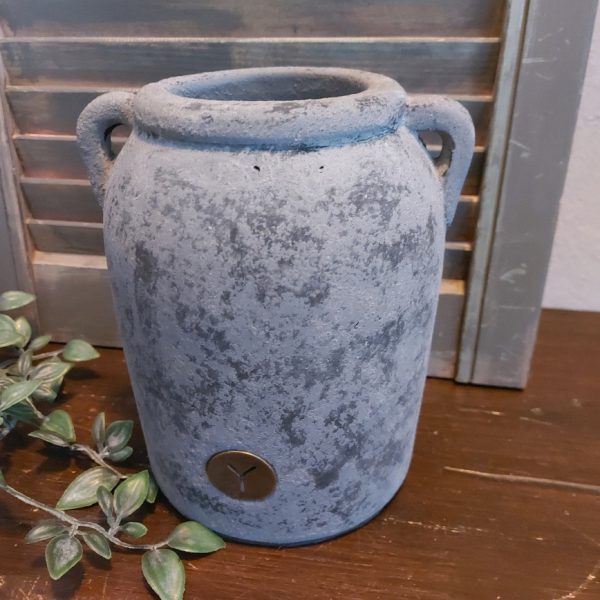 Kruik van aardewerk in een matte donkergrijze kleur, van het merk Brynxz uit de serie Stone Black.