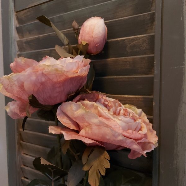 Pioenroos kunstbloem met drie bloemen in een oud roze kleur van het merk Sylxz van Brynxz.