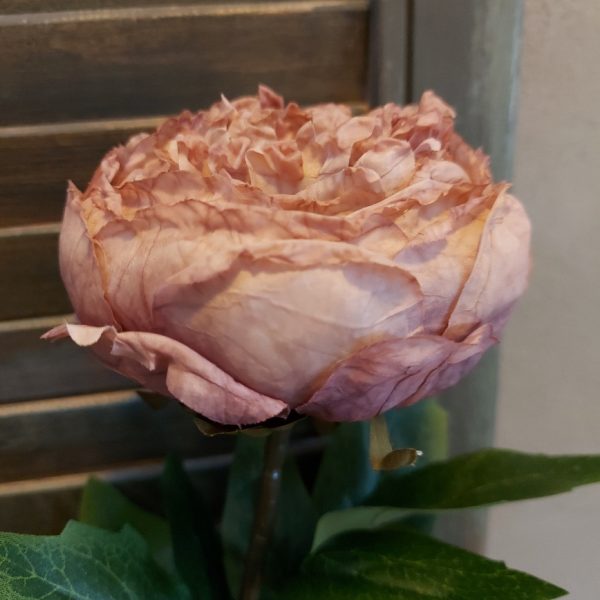 Pioenroos kunstbloem in een oud roze kleur van het merk Sylxz van Brynxz.