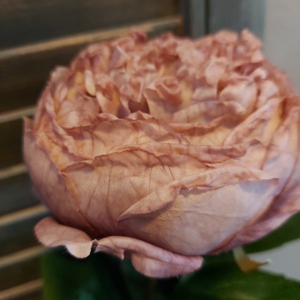 Pioenroos kunstbloem in een oud roze kleur van het merk Sylxz van Brynxz.