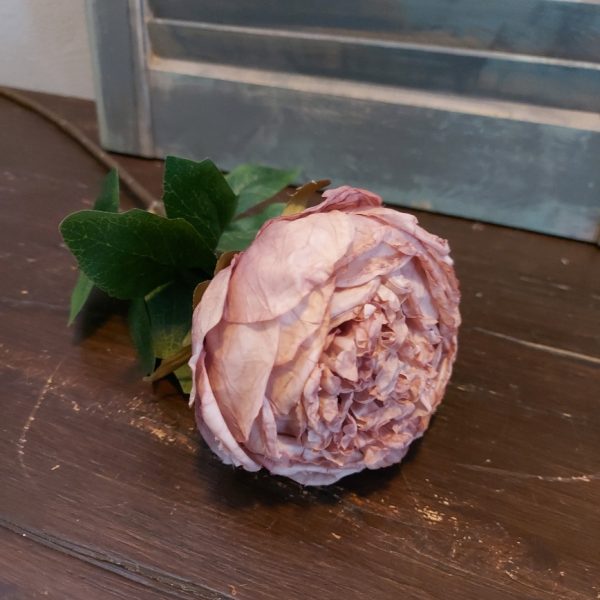 Pioenroos kunstbloem in een oud roze kleur van het merk Sylxz van Brynxz.