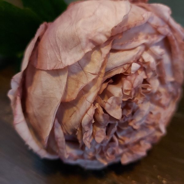 Pioenroos kunstbloem in een oud roze kleur van het merk Sylxz van Brynxz.