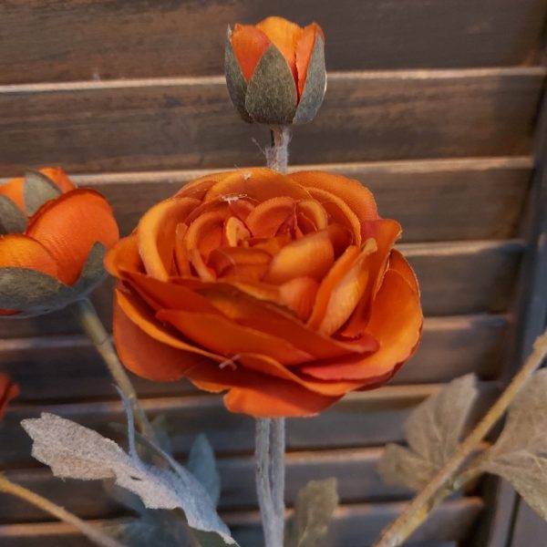 Ranonkel kunstbloem met 6 bloemen in een warm oranje kleur van het merk Sylxz van Brynxz.