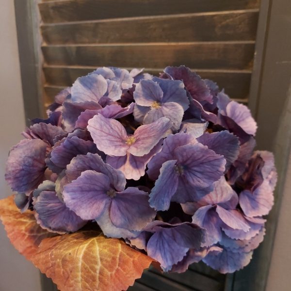 Hortensia kunstbloem in een blauwpaarse kleur van het merk Sylxz van Brynxz.
