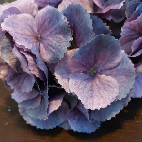 Hortensia kunstbloem in een blauwpaarse kleur van het merk Sylxz van Brynxz.