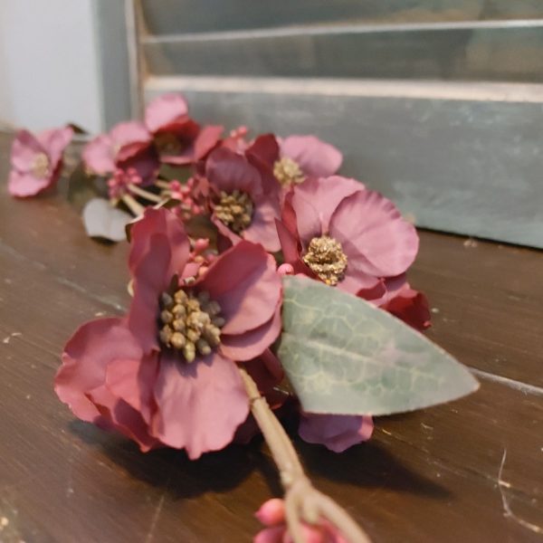 Hibiscus kunstbloem in een donker rode kleur van het merk Sylxz van Brynxz.