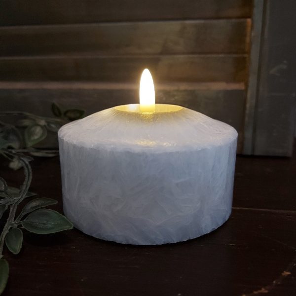 Witte led kaars met een doorsnede van 10 cm van het merk Mansion Atmosphere.