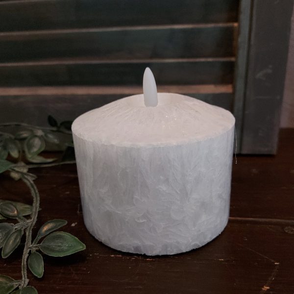 Witte led kaars met een doorsnede van 10 cm van het merk Mansion Atmosphere.