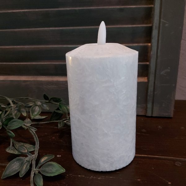Witte led kaars met een doorsnede van 7,5 cm van het merk Mansion Atmosphere.