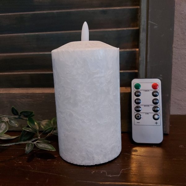 Witte led kaars met een doorsnede van 7,5 cm van het merk Mansion Atmosphere.