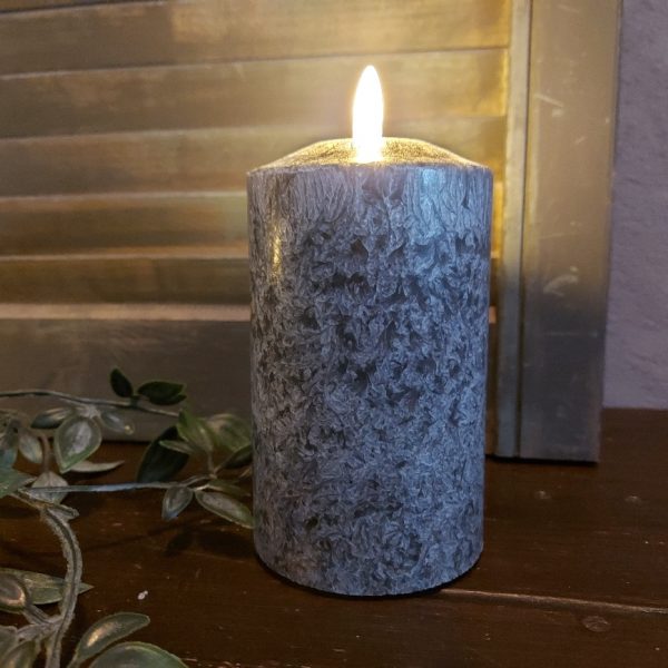 Zwarte led kaars met een doorsnede van 7,5 cm van het merk Mansion Atmosphere.