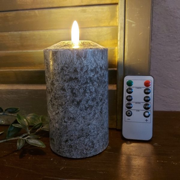 Zwarte led kaars met een doorsnede van 7,5 cm van het merk Mansion Atmosphere.
