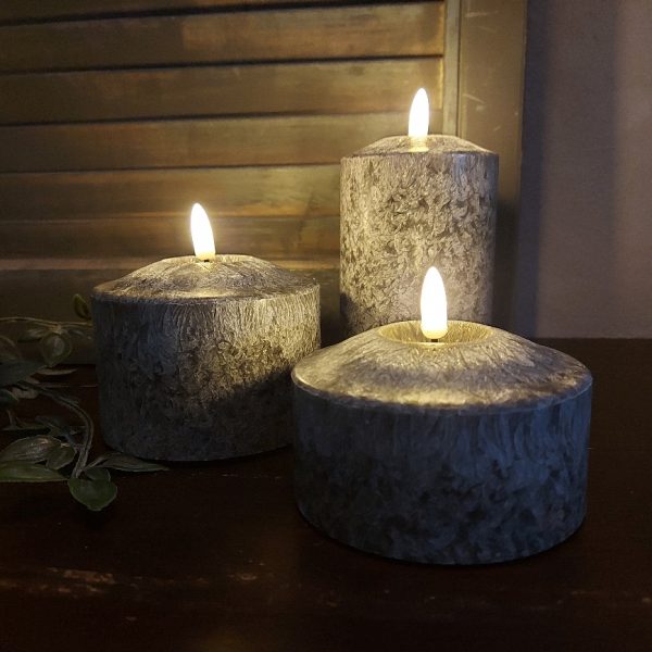 Witte led kaars met een doorsnede van 10 cm van het merk Mansion Atmosphere.