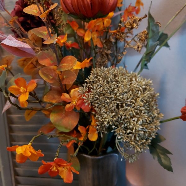 Compleet boeket zijden bloemen in warme nazomerkleuren. Exclusief verkrijgbaar bij Creatieve Decoraties voor Jou.