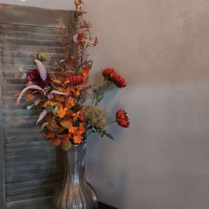 Compleet boeket zijden bloemen in warme nazomerkleuren. Exclusief verkrijgbaar bij Creatieve Decoraties voor Jou.