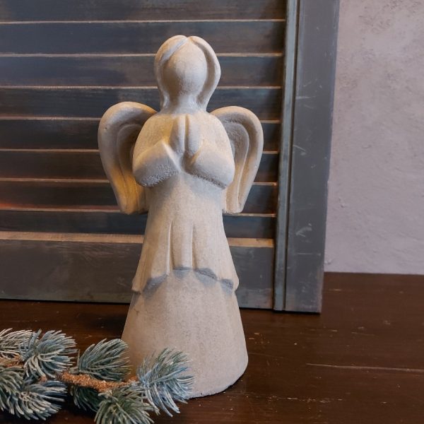 Engel van aardewerk in een zachte taupe kleur, van het merk Brynxz uit de serie Majestic Taupe.