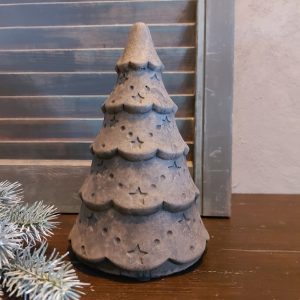 Kerstboom van aardewerk in een warm bruine gemêleerde kleur, van het merk Brynxz uit de serie Majestic Brown.