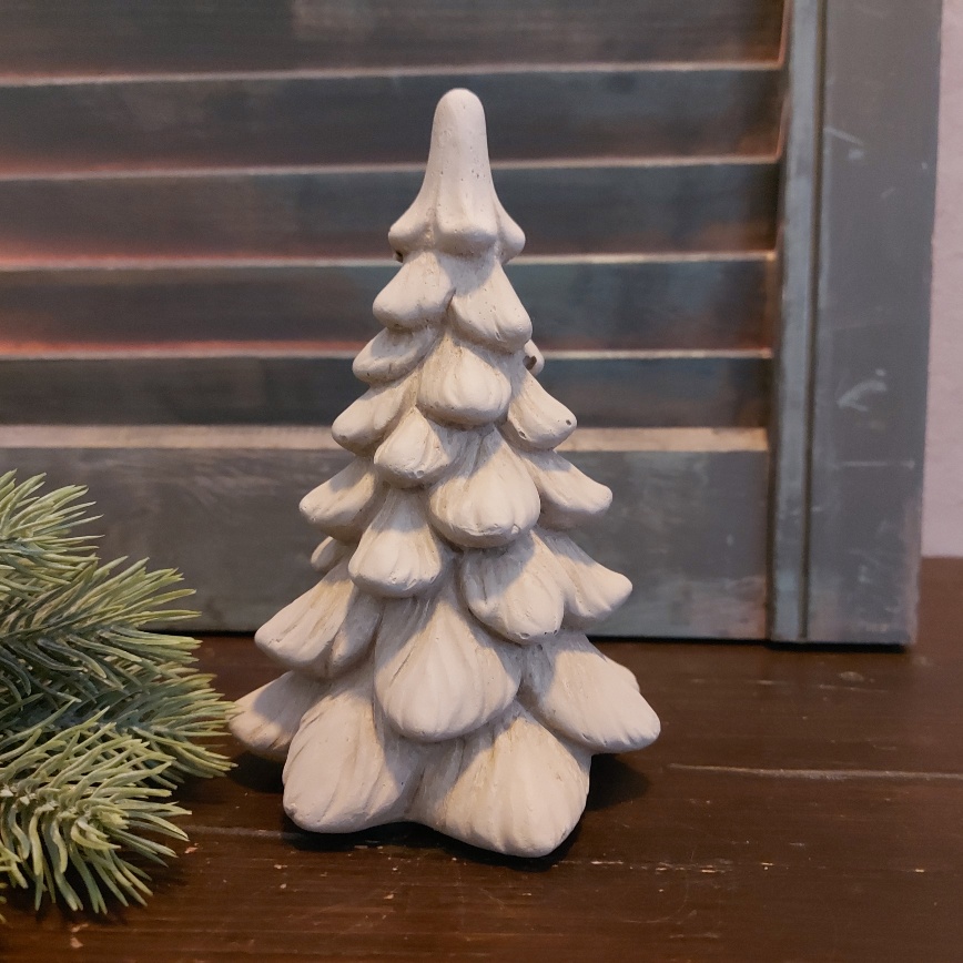 Kerstboom van aardewerk in een zachte taupe kleur van het merk Brynxz uit de serie Majestic Taupe.