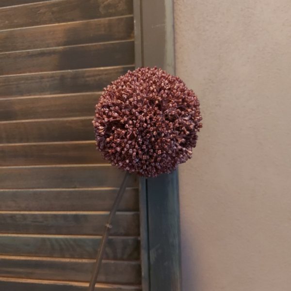 Paarse sierui kunstbloem met een bloem van 10 cm doorsnede van het merk Countryfield.