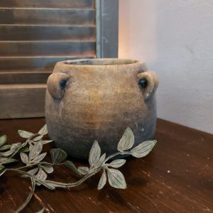 Bloempot van aardewerk in een mat bruine kleur, van het merk Countryfield.