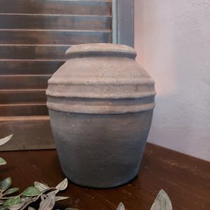 Vaas van aardewerk in een mat bruine kleur, van het merk Countryfield.