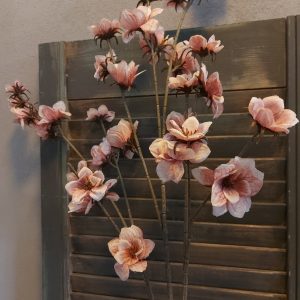 Twijg met roze Zinnia zijdenbloemen van het merk Countryfield.